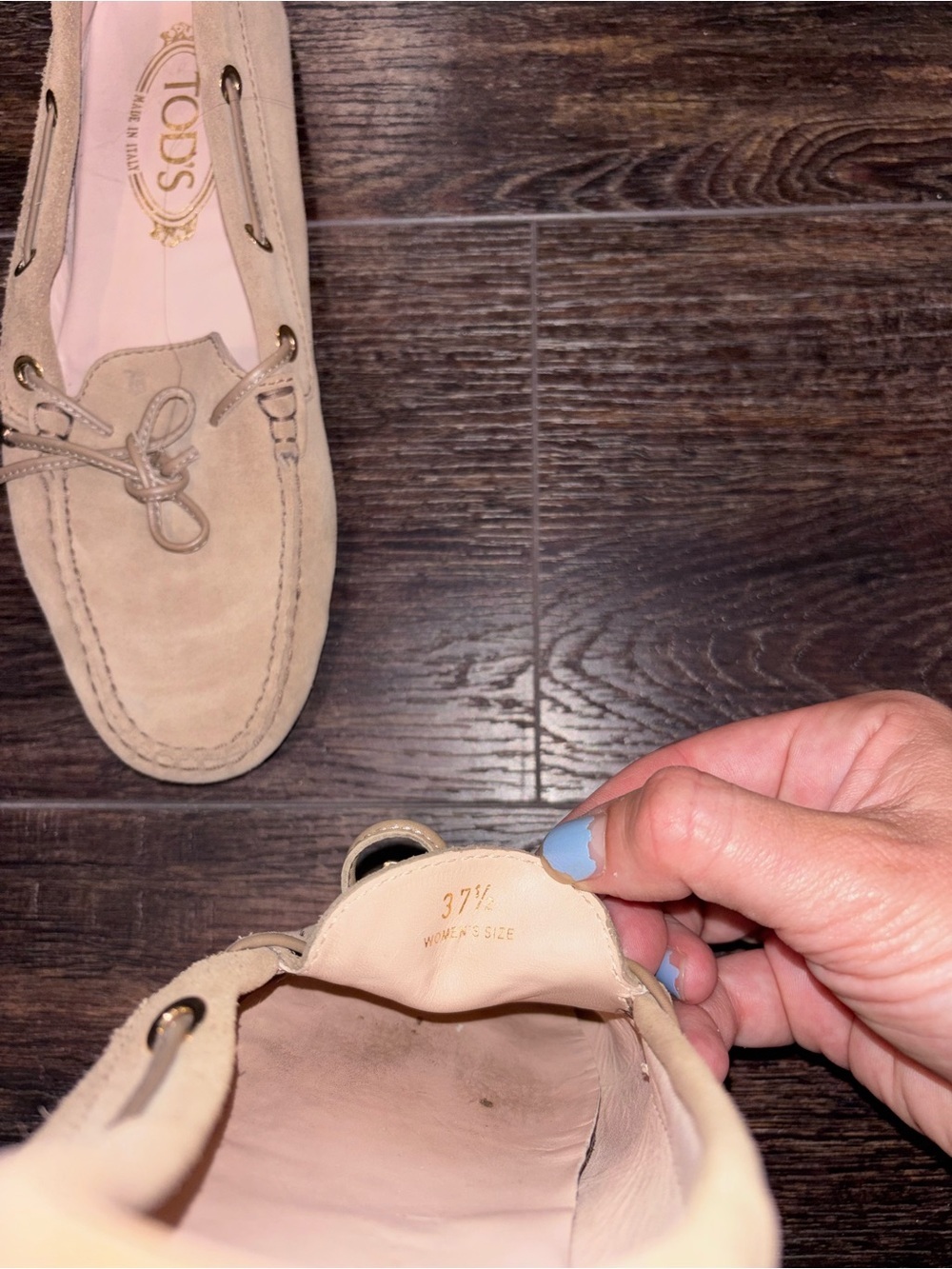 TOD'S Women’s Gommino suede boat shoes in Beige - Picture 2 of 7